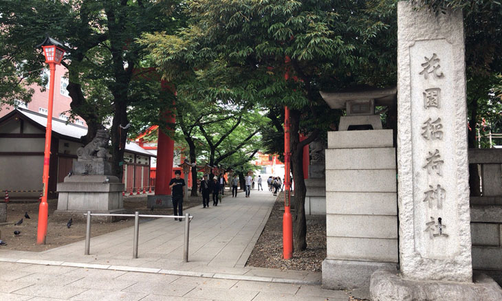 新宿 歌舞伎町 花園神社 入り口