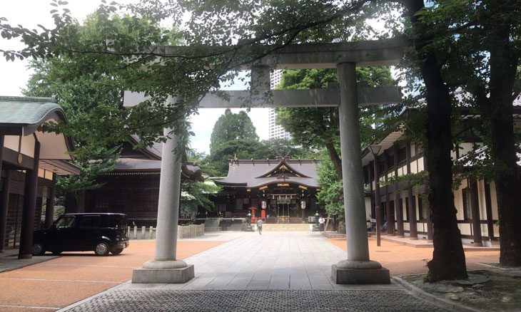 西新宿 十二社熊野神社 入り口