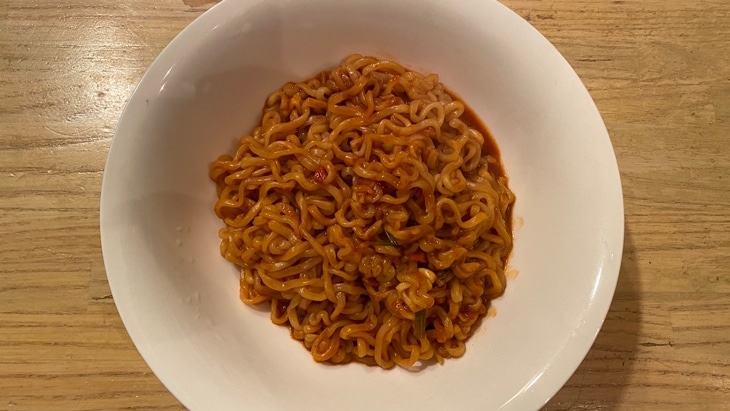 カレーブルダック炒め麺(カレープルダックポックンミョン)【袋麺】 完成品