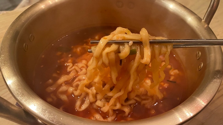 ブルダック炒め湯麺(プルダックポックンタンミョン) 太麺